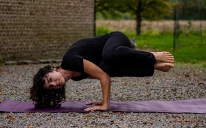 Figuur 3 Yoga en deep stretchen zijn eenvoudig in intensiteit aan te passen naargelang behoeftes en andere persoonsgebonden factoren.